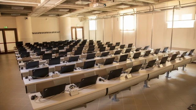 Department of Linguistic and Cultural Studies – University of Modena and Reggio Emilia Customer Story